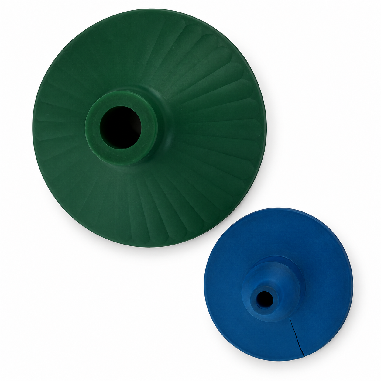 Dos ventosas de goma, verde y azul, fabricadas a medida